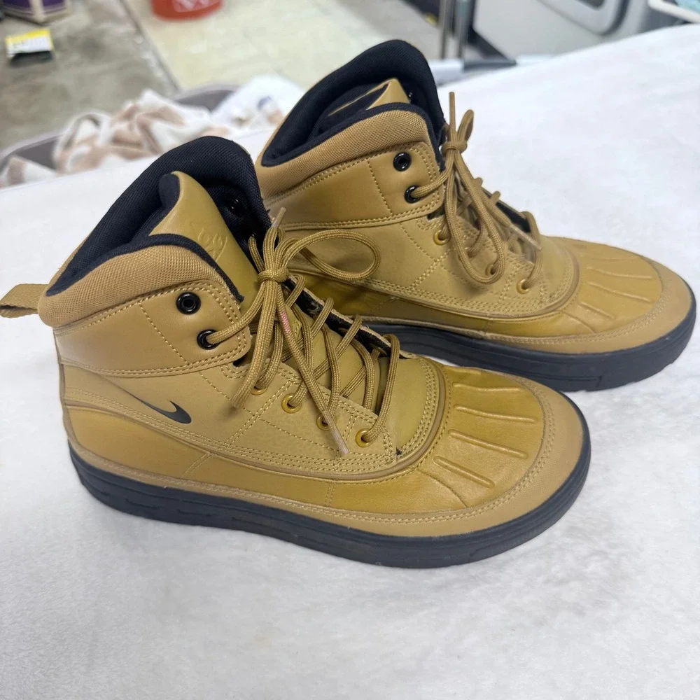 Nike ACG Woodside 2 High Kids Wheat Black Winter Duck Boots 524872-703 Size 5.5Y